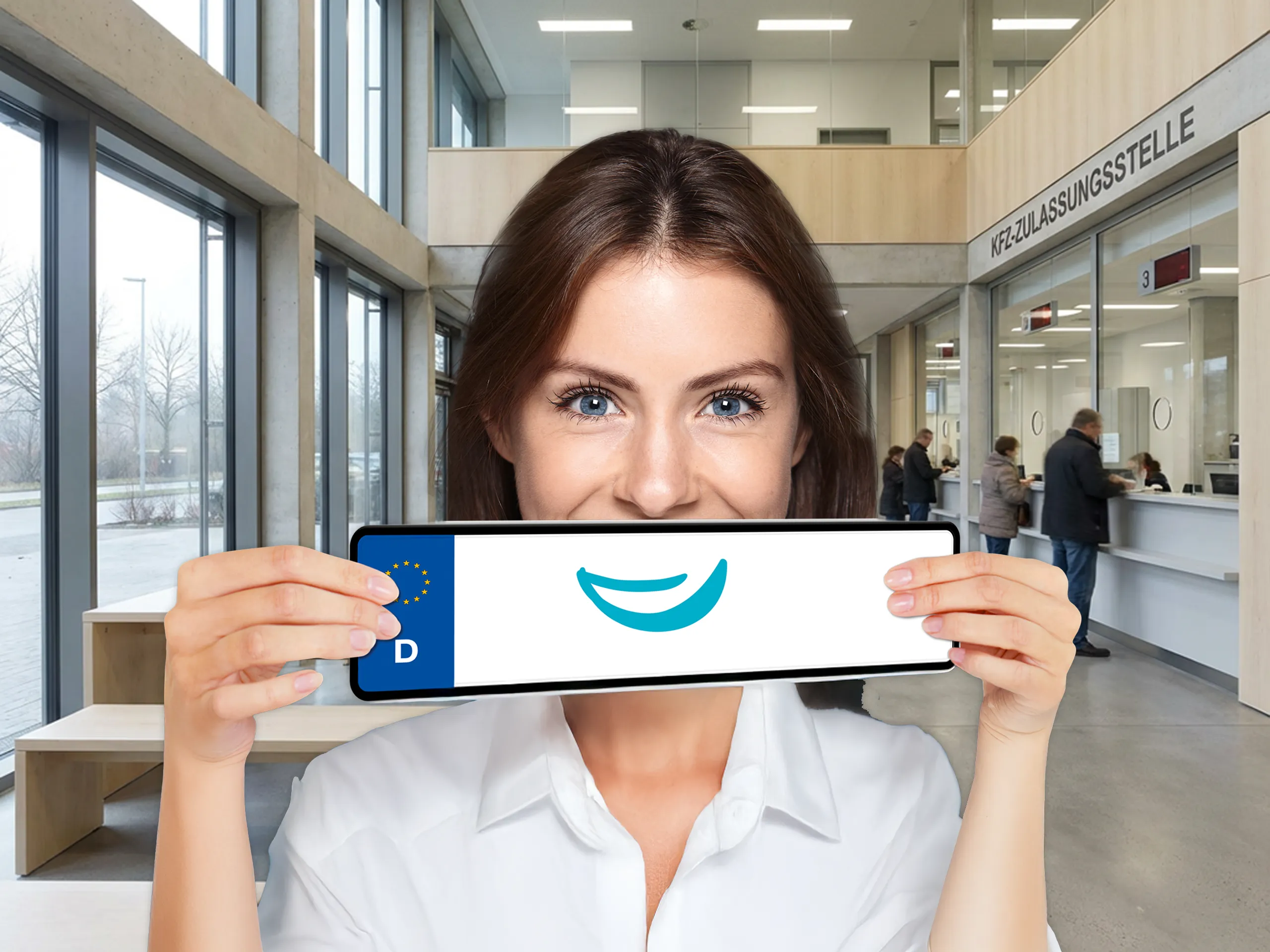 Person hält Kfz‑Kennzeichen in einer deutschen Zulassungsstelle.