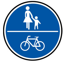 Fahrradfahrer und Fußgänger