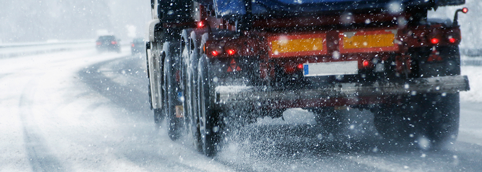 LKW_Eisplatten_980 Vorsicht: Wenn Lkws Eisplatten verlieren