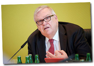Dr. Paul-Otto Faßbaqender, Vorstandsvorsitzender der ARAG Dr. Paul-Otto Faßbaqender, Vorstandsvorsitzender der ARAG