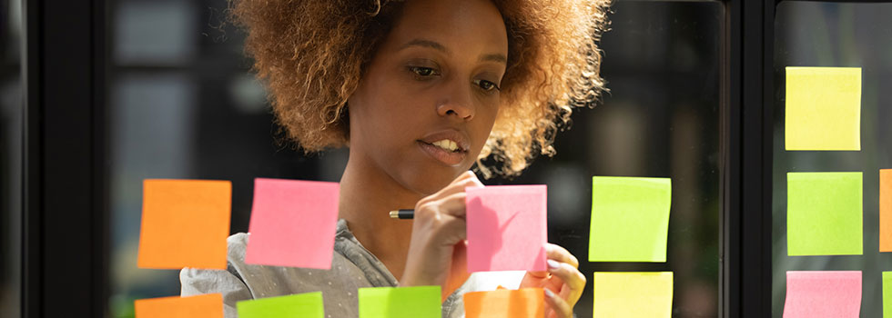 Wand mit Post-its