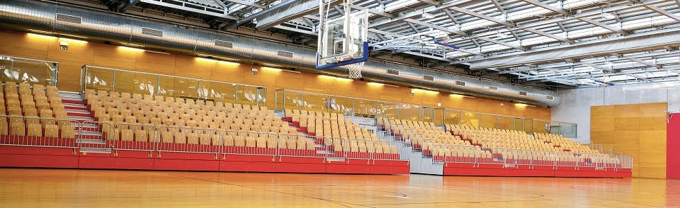 Leere Sporthalle